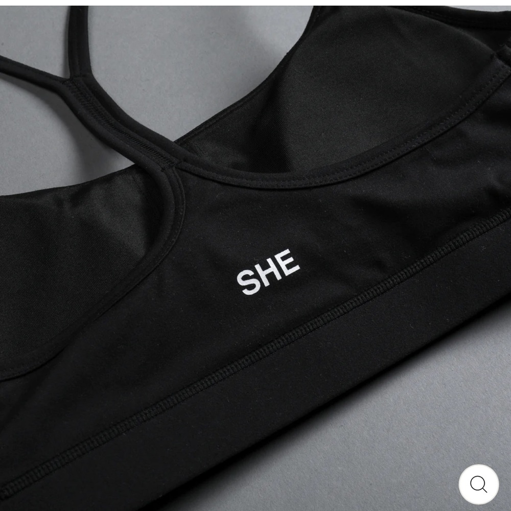 NWOT Darc Sport •She everyday sports bra in black